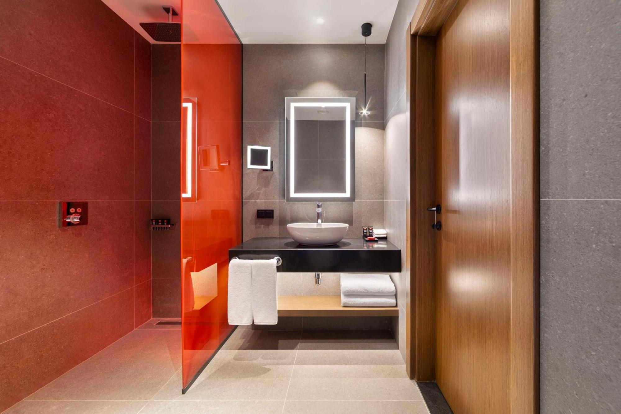 Hotel Radisson Red Tiflis Exterior foto